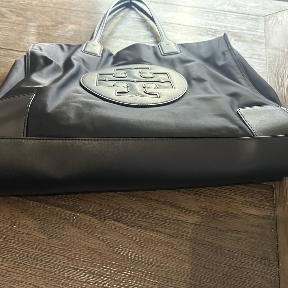 Tory Burch Black Leather Tote with Logo Medallion - Picture 6 of 7